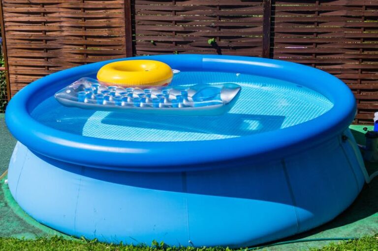 kleiner Gartenpool